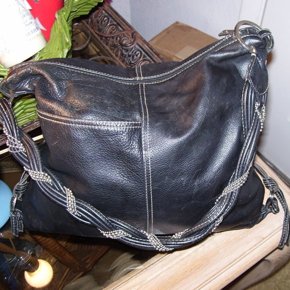 Fortuna Valentina Black Leather Shoulder Bag - Picture 11 of 15